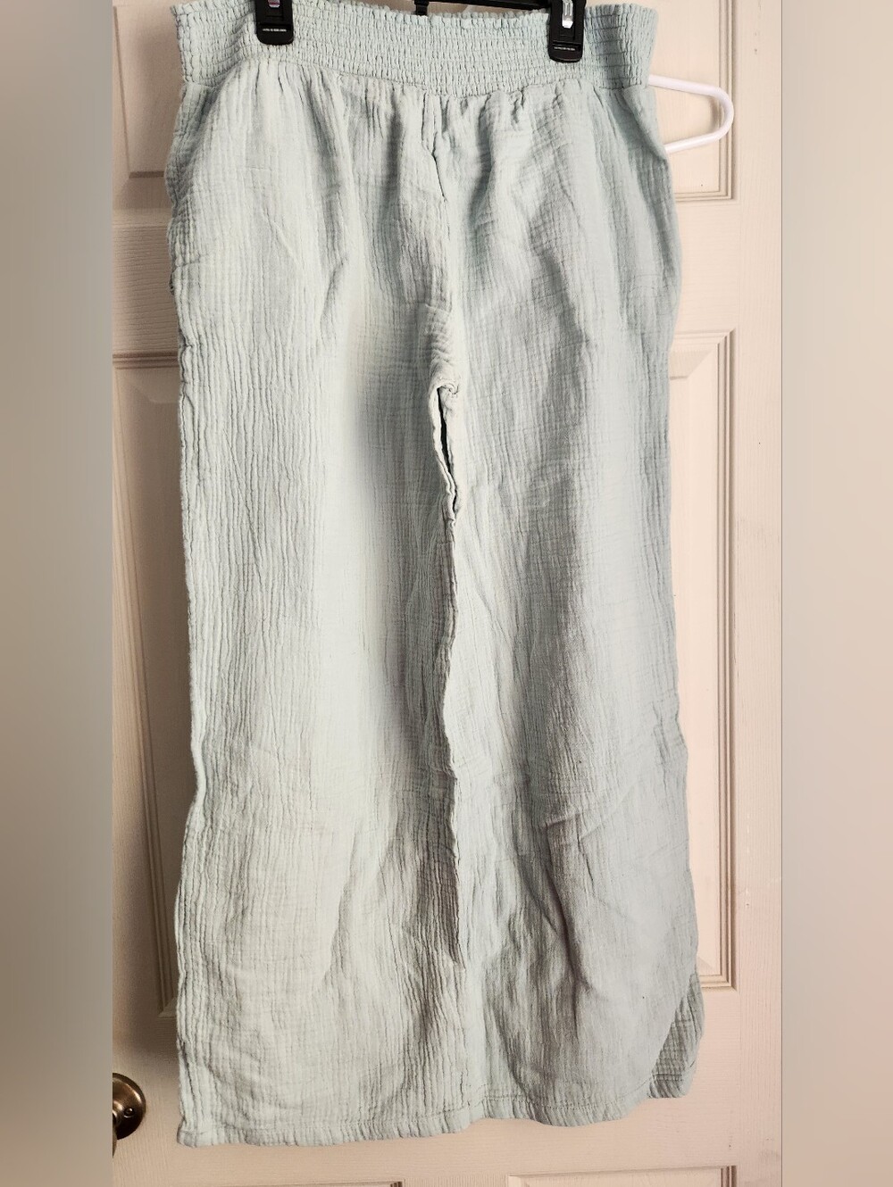 Light Green Gauze Wide-Leg Capris - Picture 2 of 10